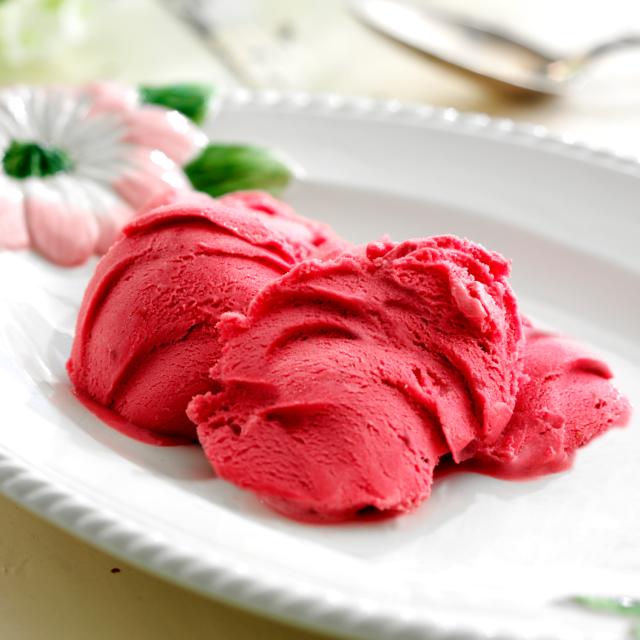 Italian raspberry ice cream