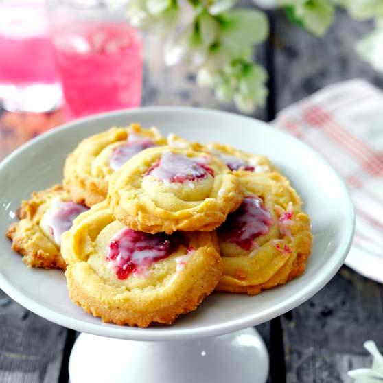 Piped jam cookies